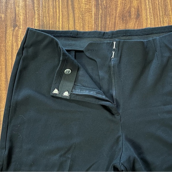 Chico’s Black Cropped Capris Pants size 2.5 (large 14) - Picture 3 of 8